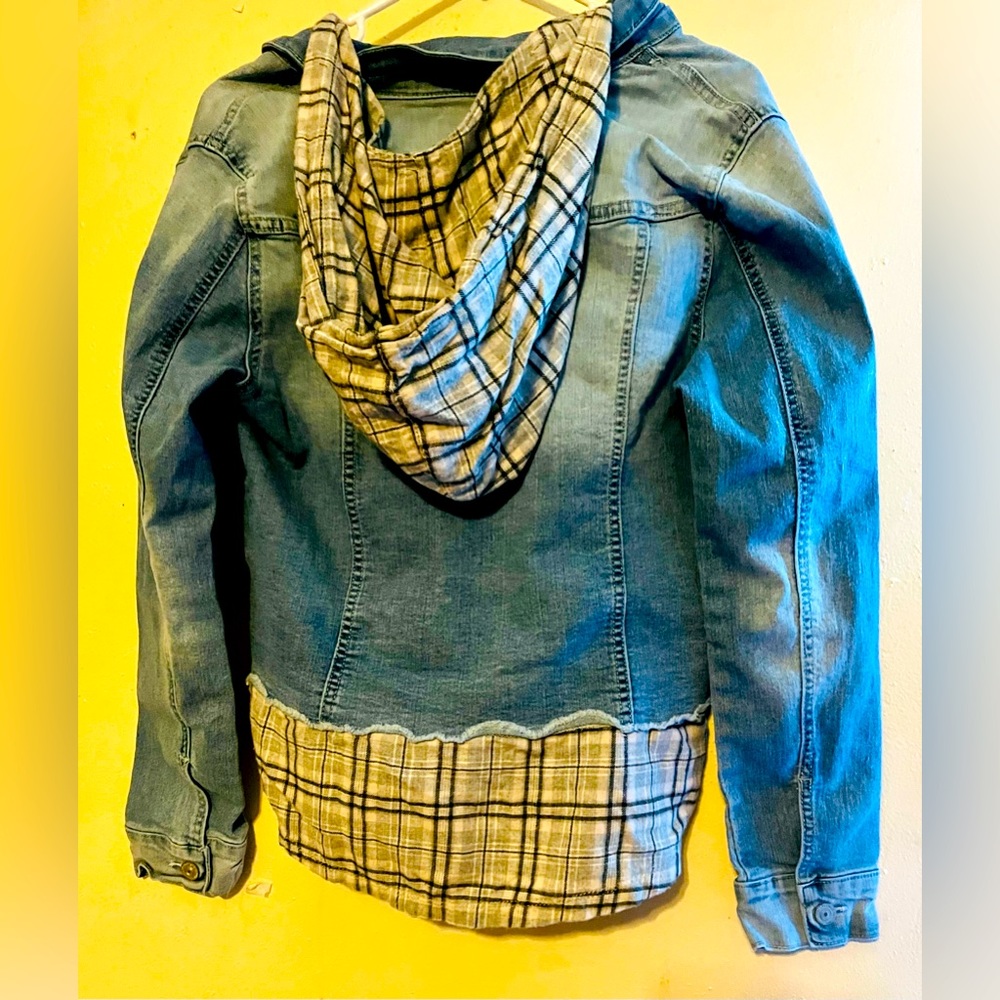 Wallflower Authentic Denim Top, with Built-in Flannel Hood, Size XL - Picture 6 of 9